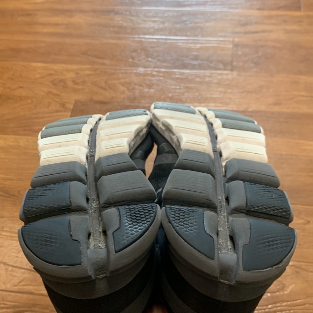 On Running Men's Black Cloud Sneakers - Picture 8 of 10
